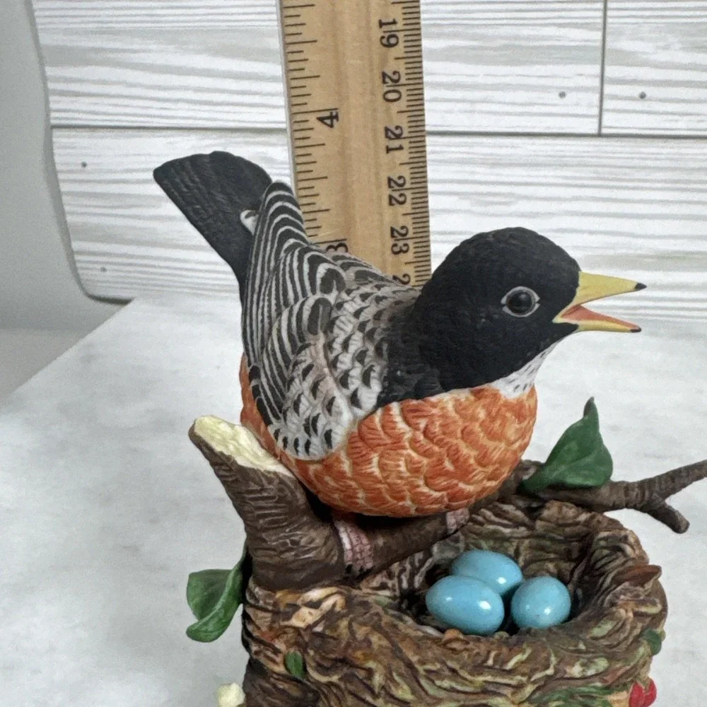 Robin Bird On Nest Eggs Ceramic Figurine Crystal Cathedral 